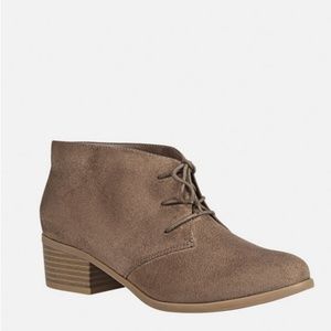 PERRY (Avenue) LACE-UP BOOTIE EUC